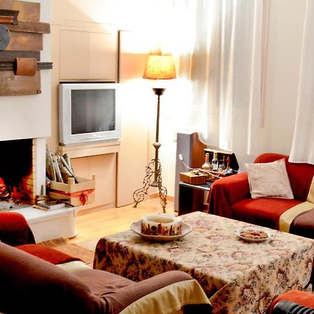 דירות Elegant Stone Mansion In Historic מישטראש מראה חיצוני תמונה