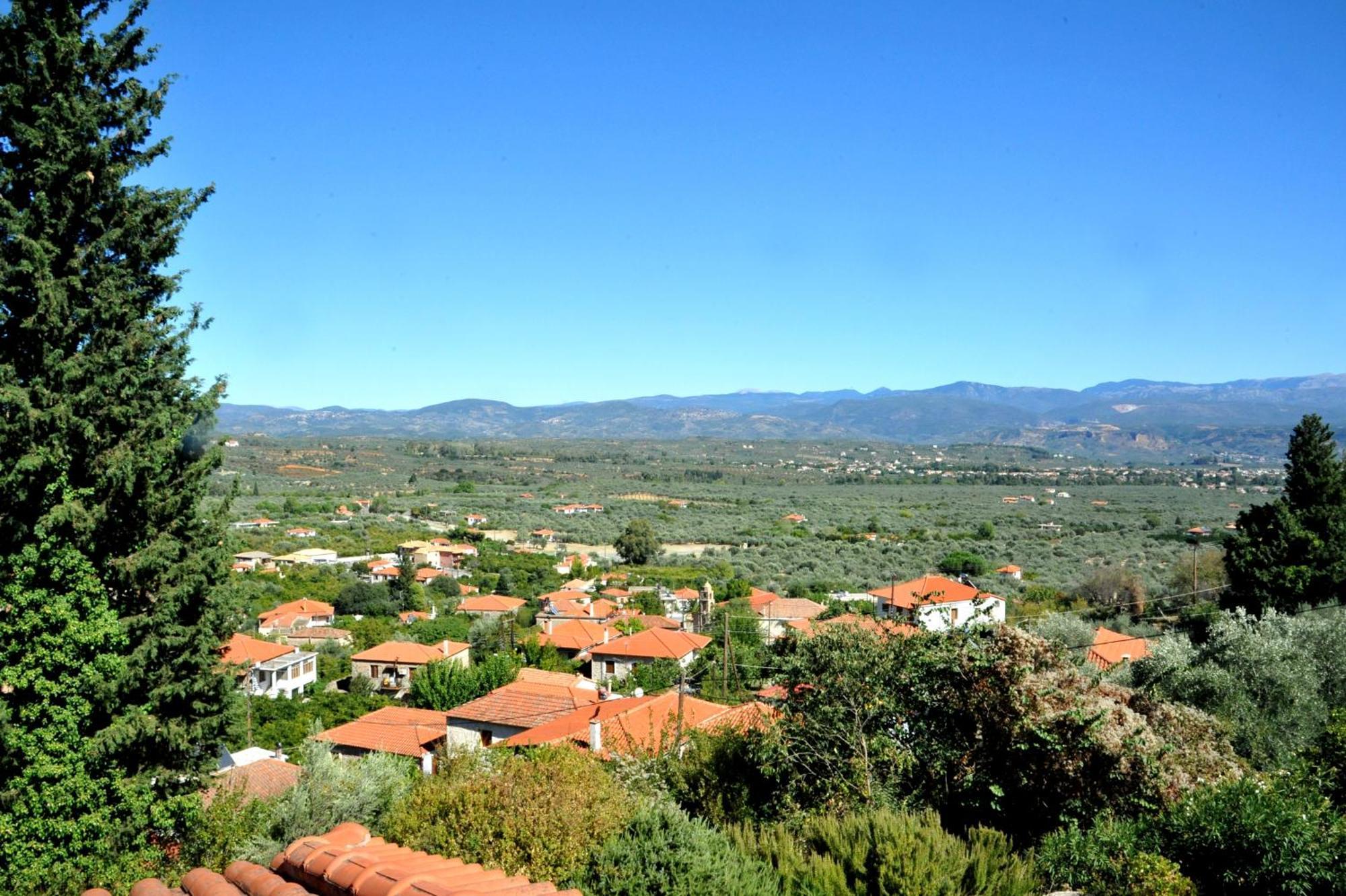 דירות Elegant Stone Mansion In Historic מישטראש מראה חיצוני תמונה