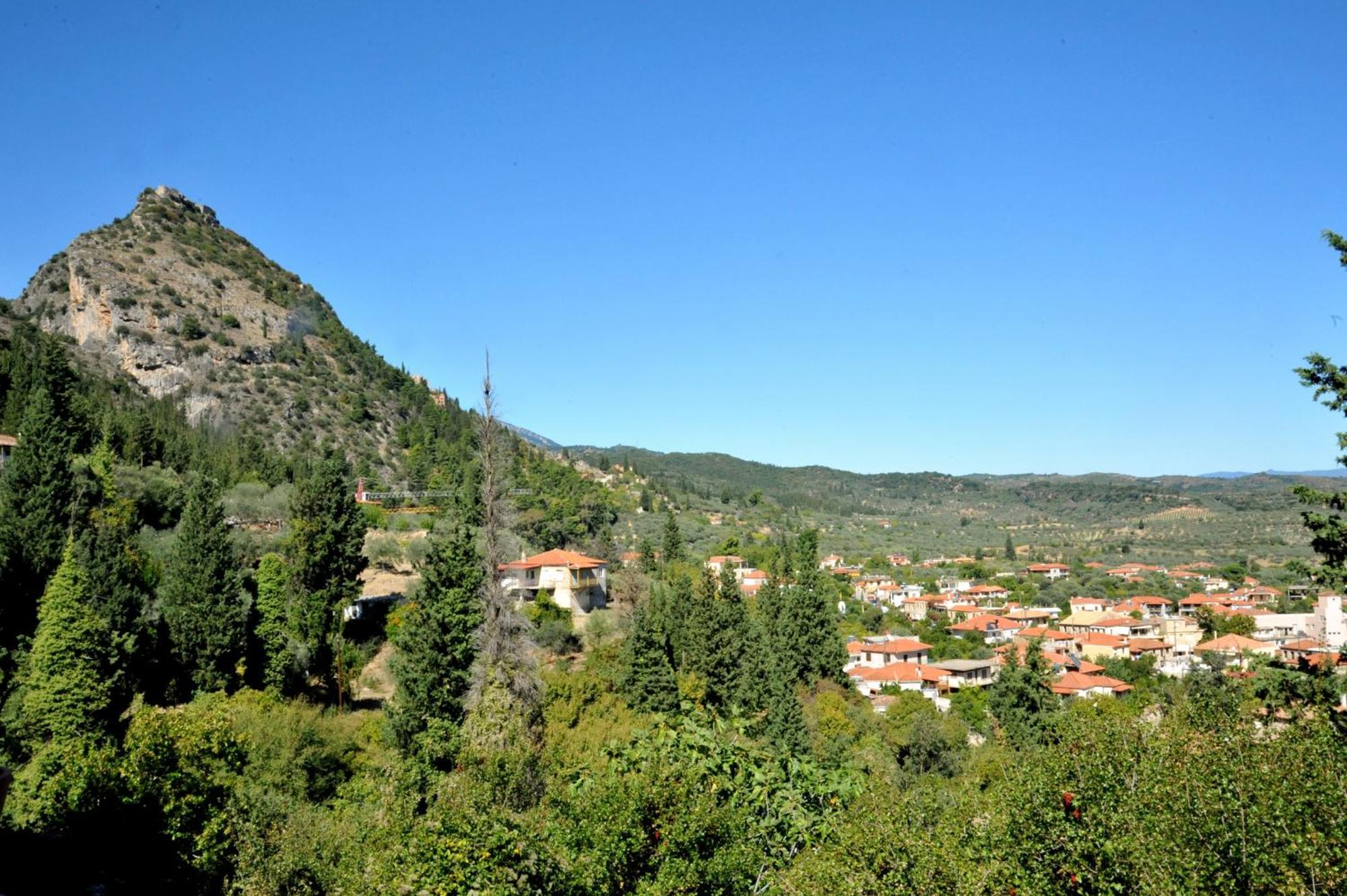 דירות Elegant Stone Mansion In Historic מישטראש מראה חיצוני תמונה