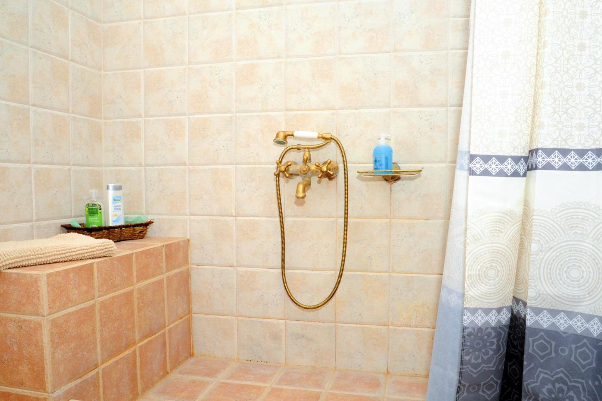 דירות Elegant Stone Mansion In Historic מישטראש מראה חיצוני תמונה