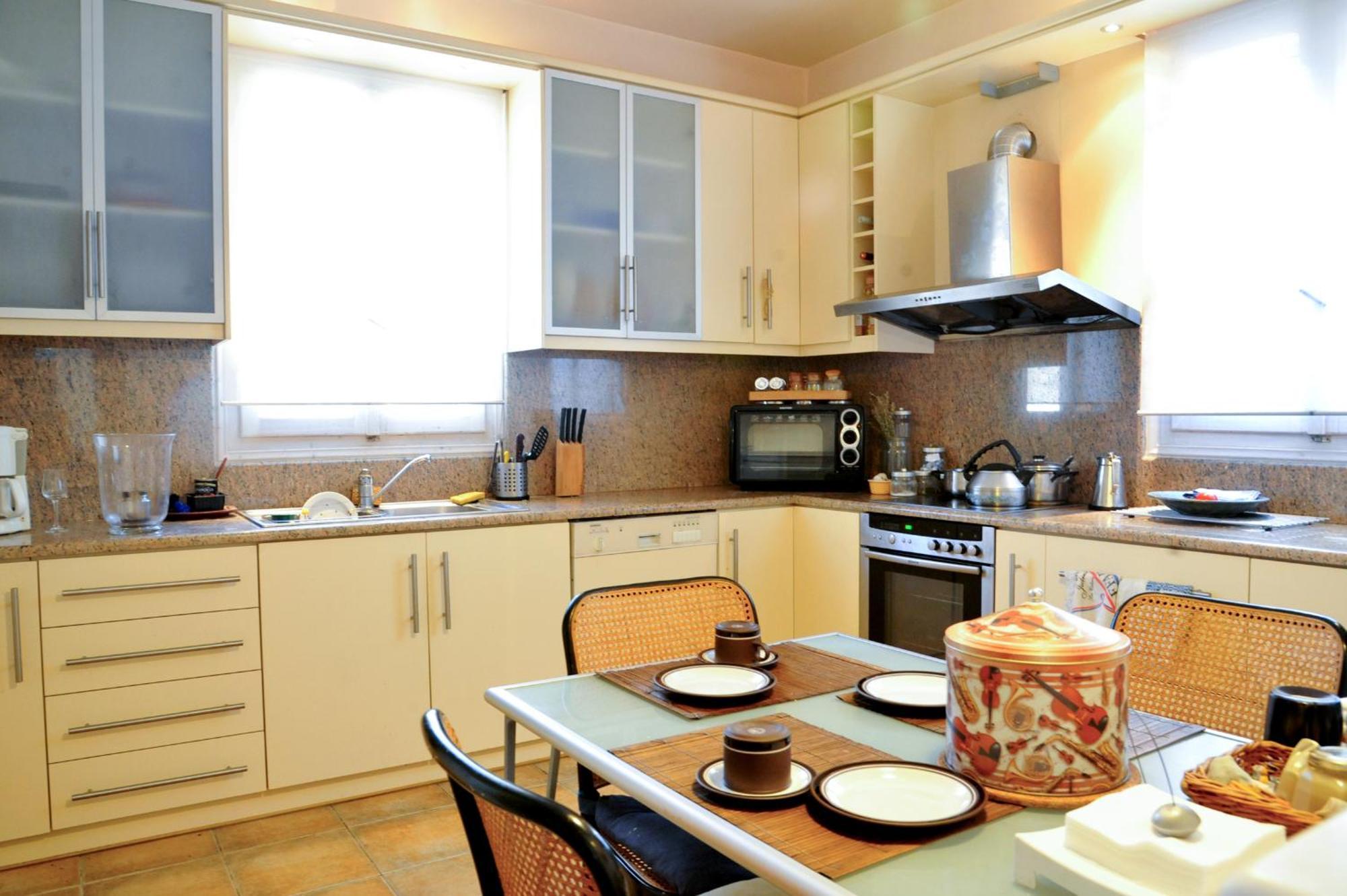 דירות Elegant Stone Mansion In Historic מישטראש מראה חיצוני תמונה